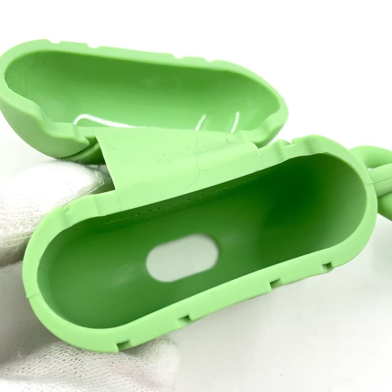 BOTTEGA VENETA イントレチャート イヤホンケース ラバー ライト