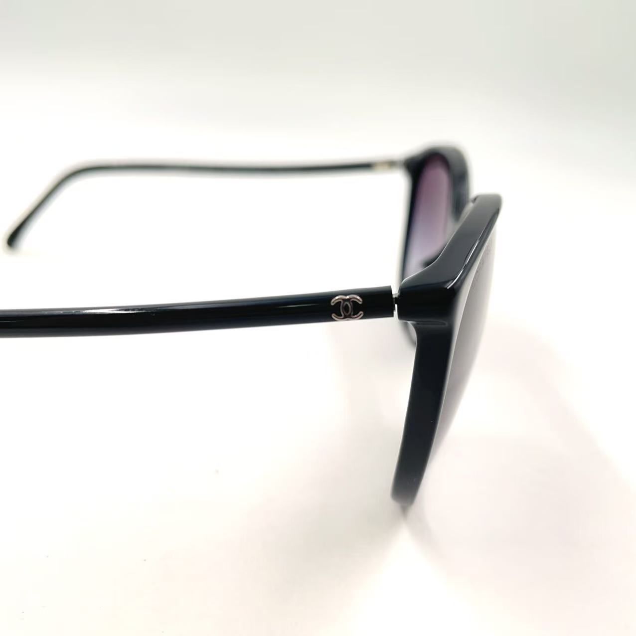 プラスチック ブラック