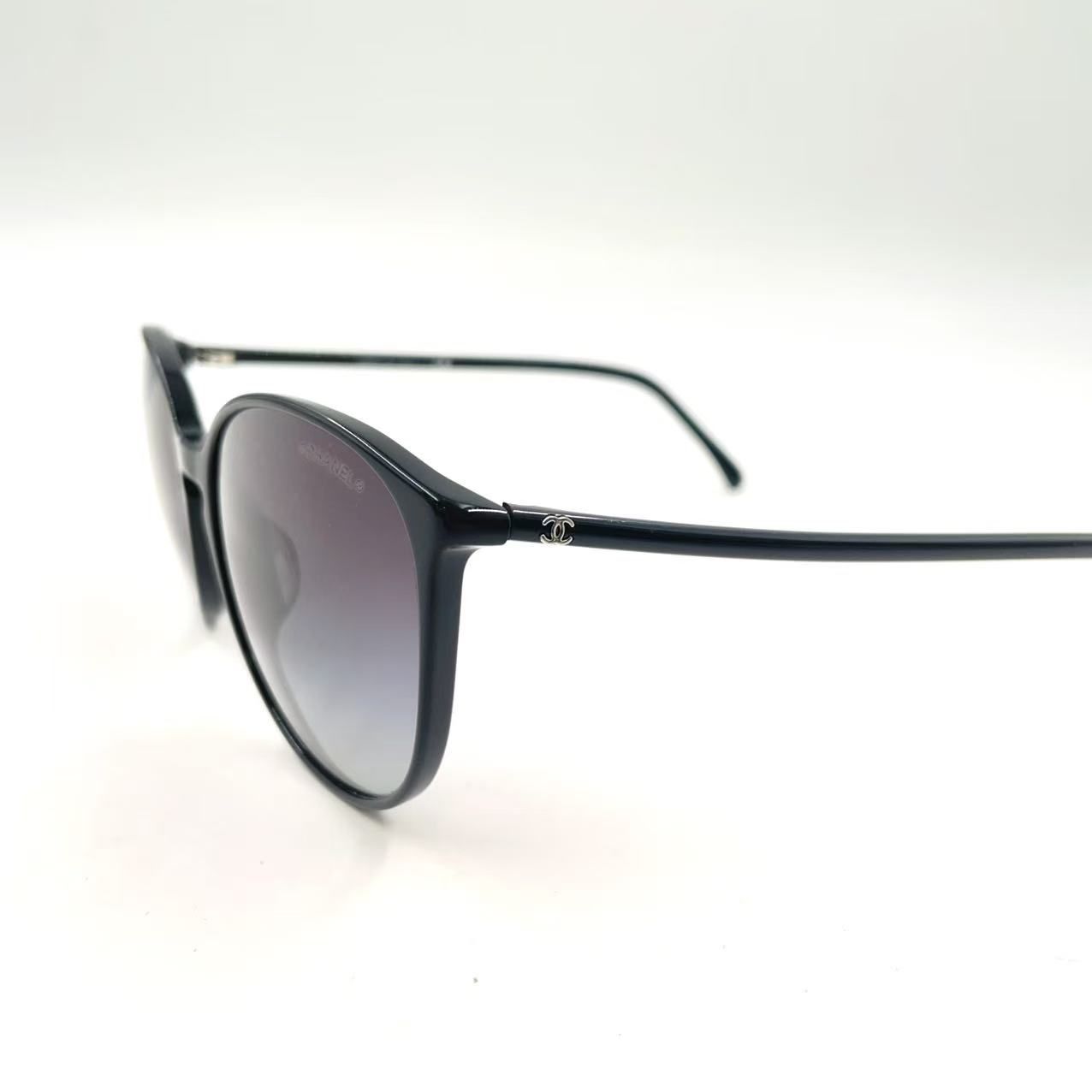 プラスチック ブラック