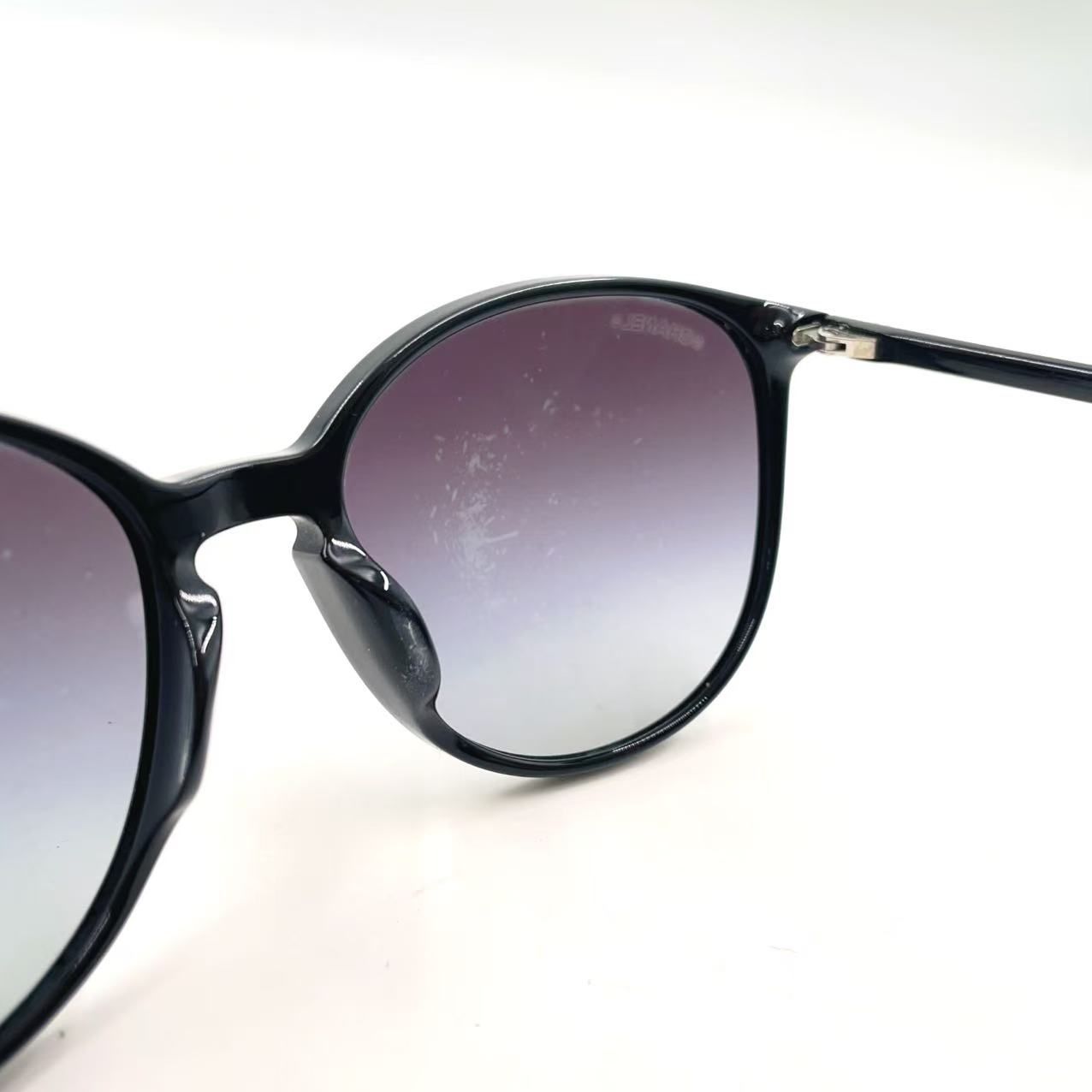 プラスチック ブラック