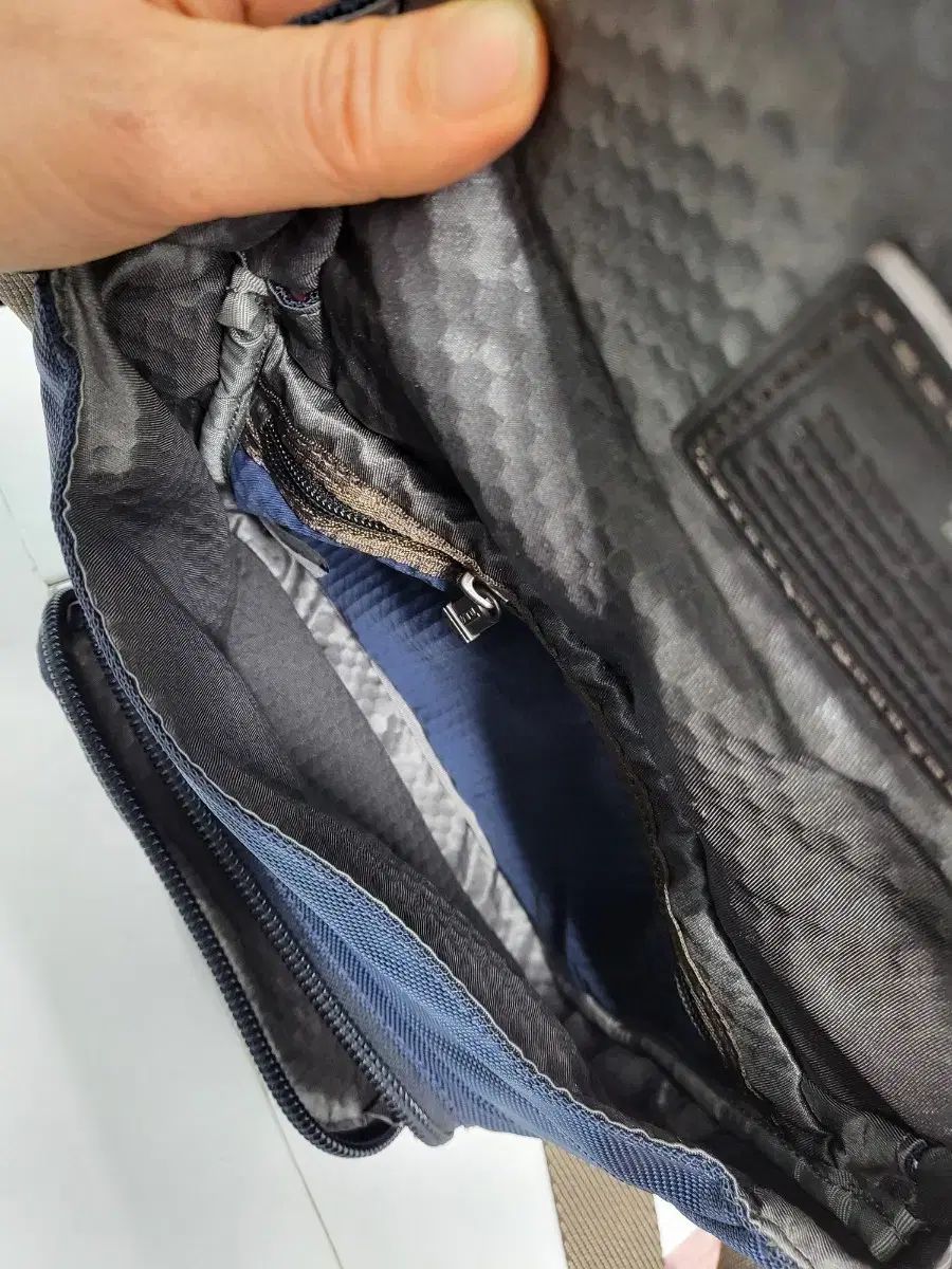  トゥミクロスバック shop取引では対象外 メッセンジャーバッグ ショルダーバッグ