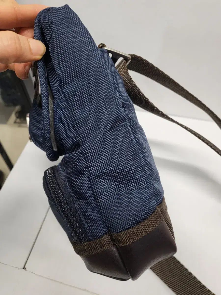 トゥミクロスバック