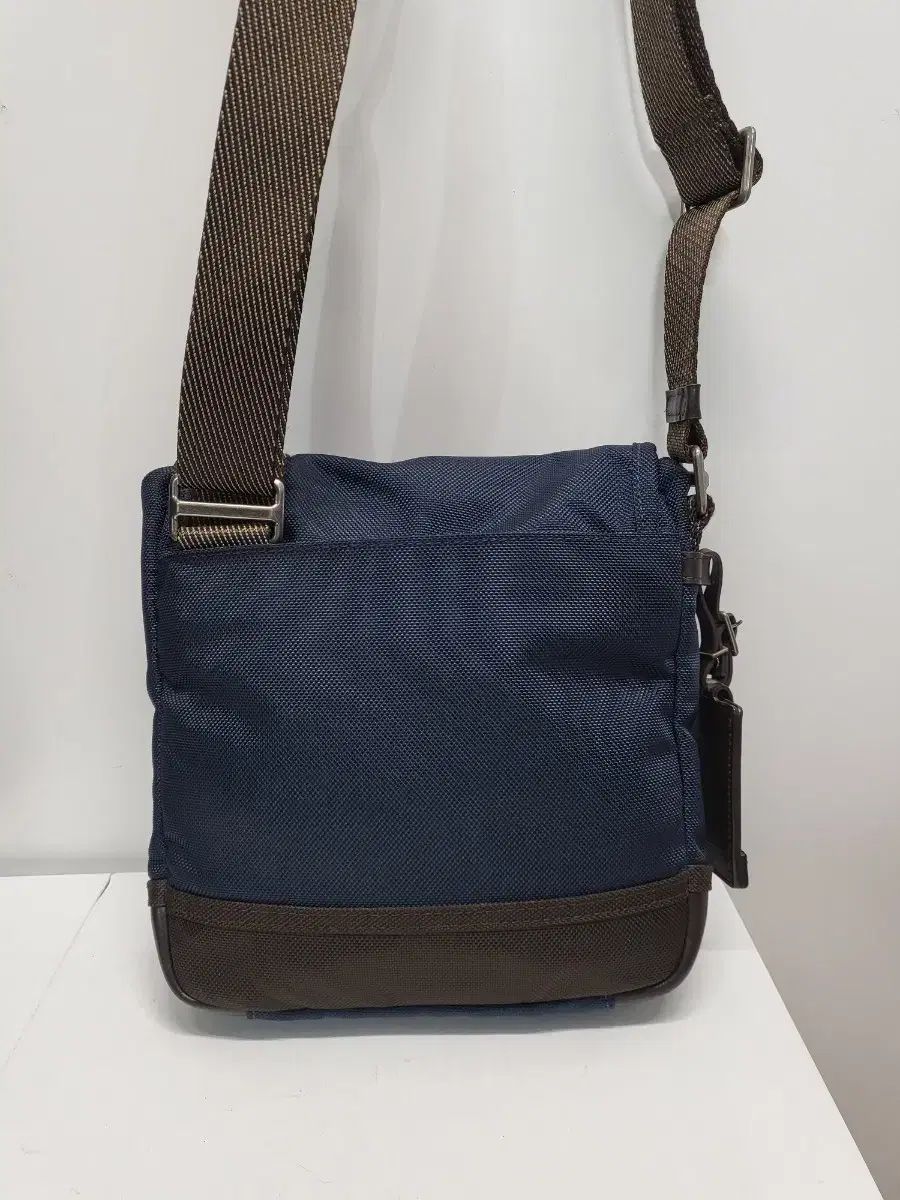 トゥミクロスバック