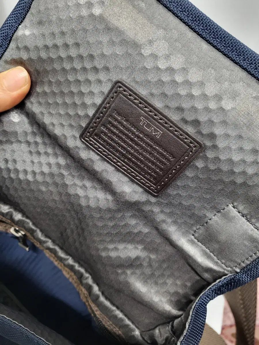 トゥミクロスバック shop取引では対象外