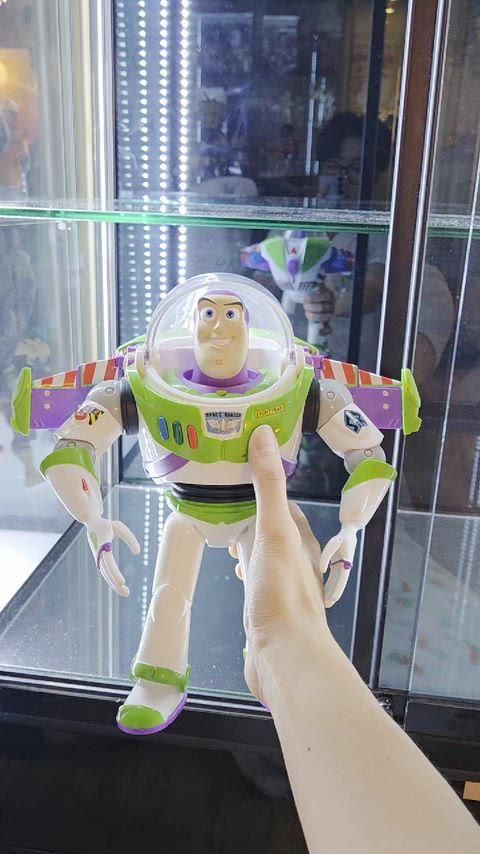 バズ ライトイヤー