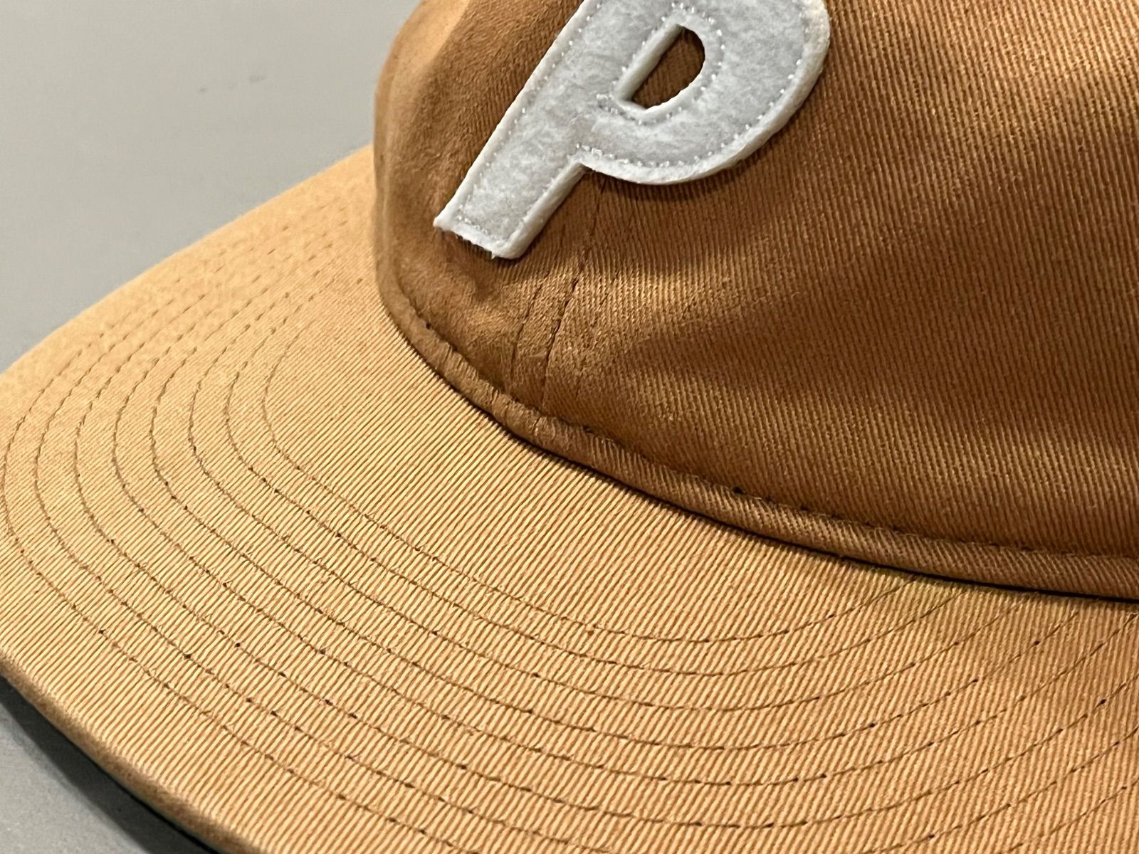 PALACE 6パネルキャプ ベージュ系 レザーベルト