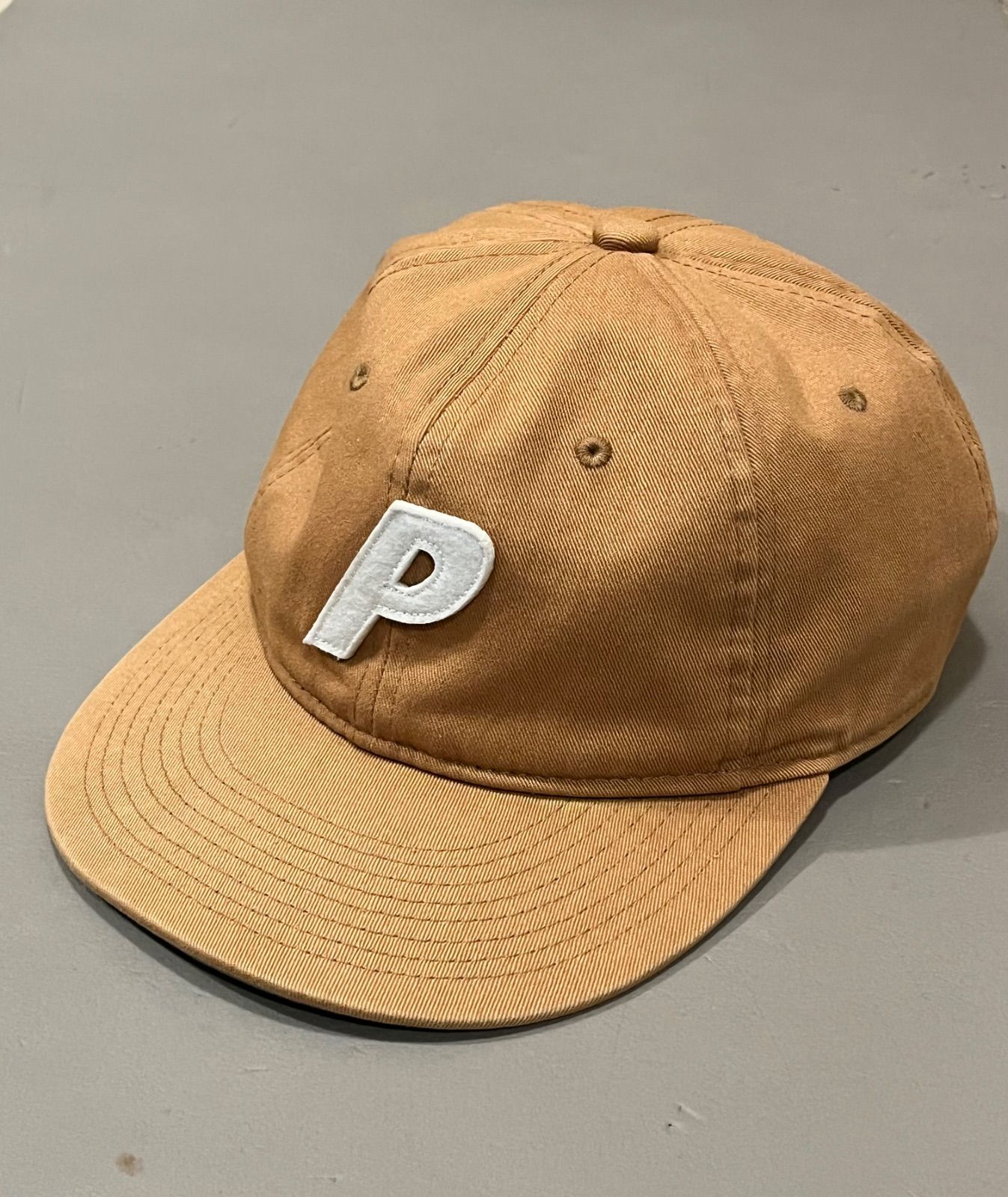 PALACE 6パネルキャプ ベージュ系 レザーベルト