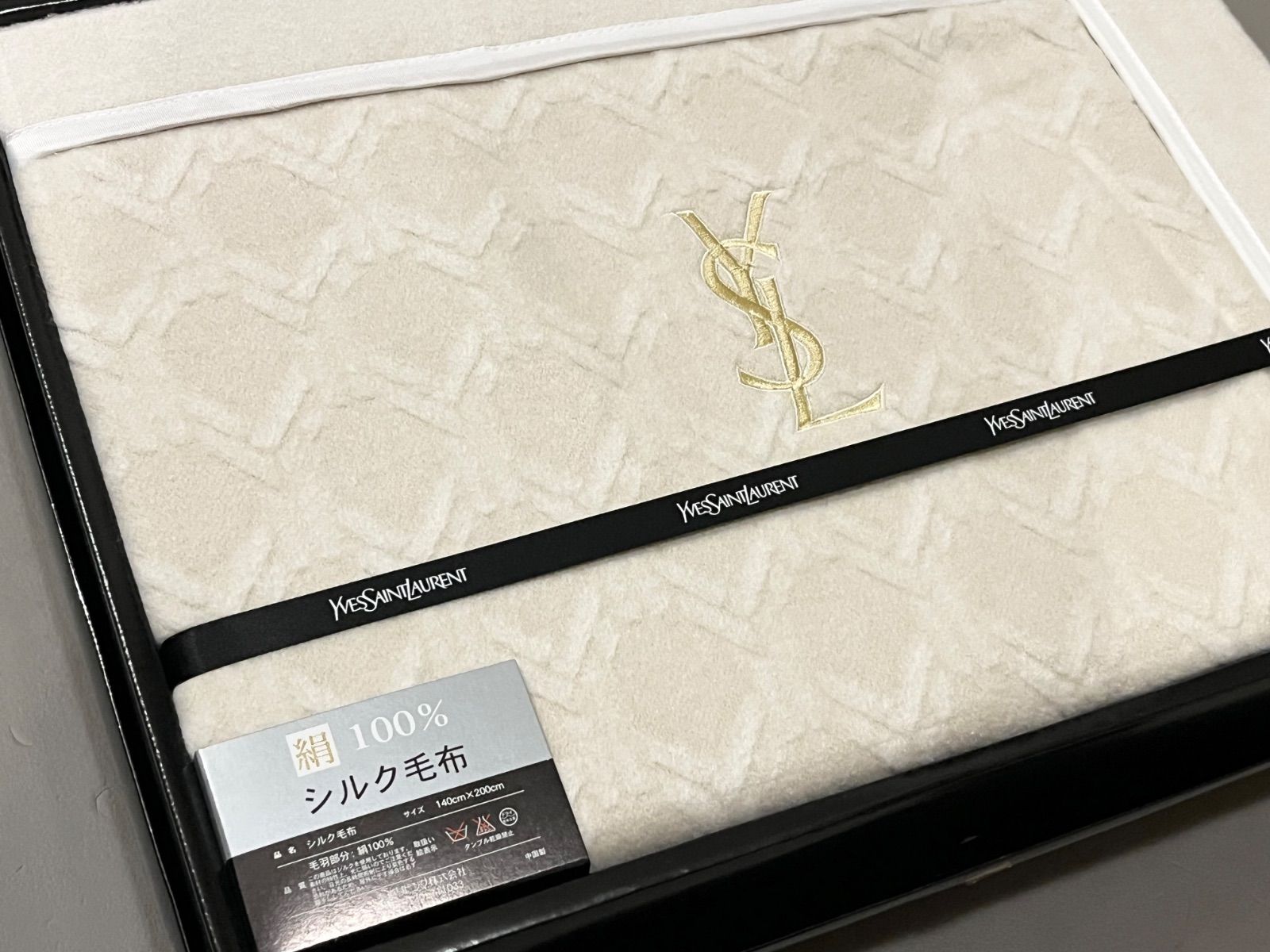 YVES SAINT LAURENT 絹100% シルク毛布 品番 3121-7215-20 カラー