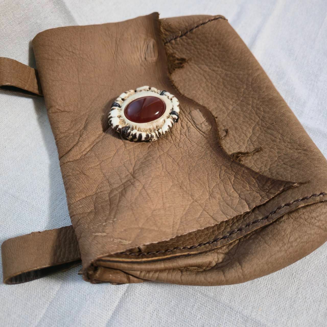  鹿革のメディスンポーチ レッドアゲートの鹿角コンチョ ポーチ バッグ