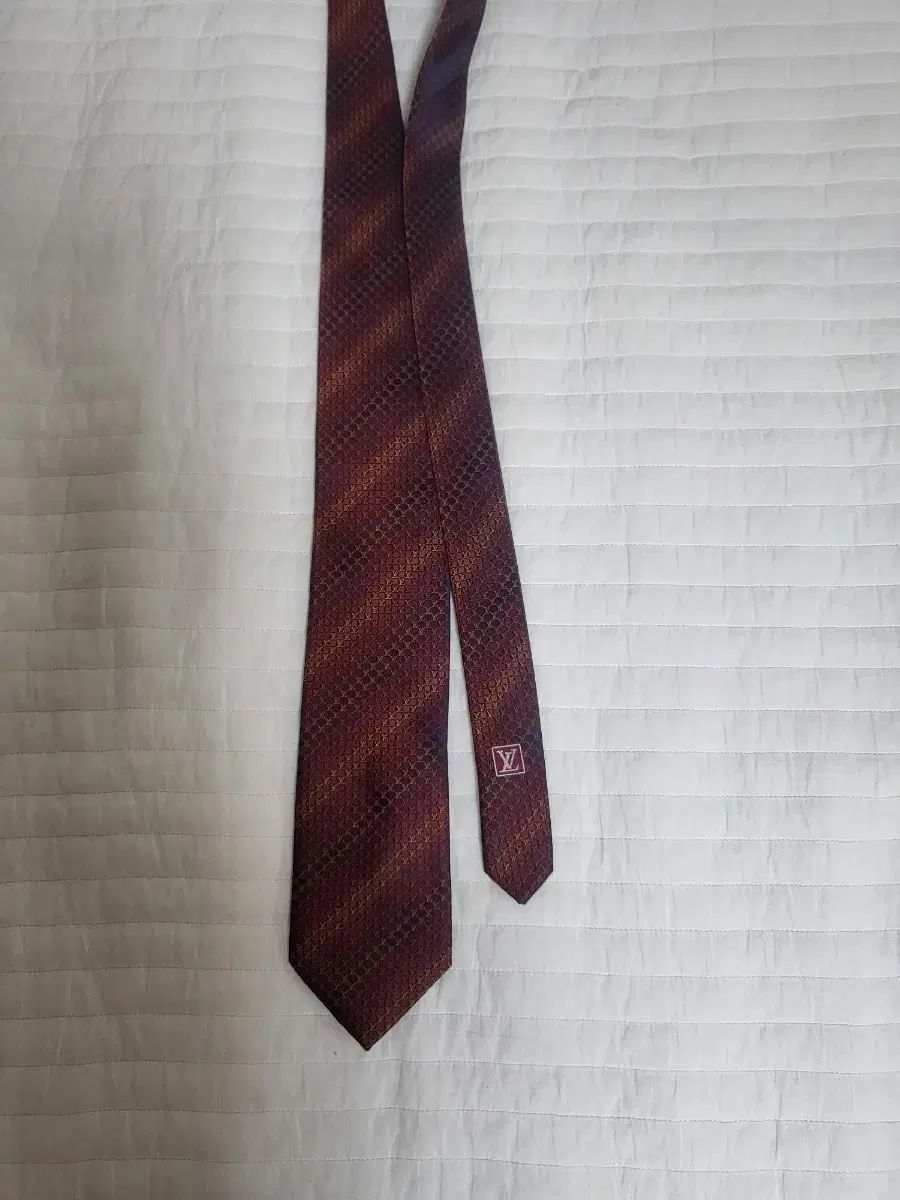 ルイヴィトン LV ロゴ シルク ネックタイ