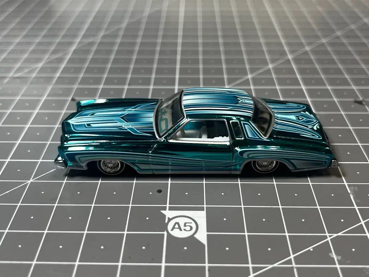 ホットウィール rlc ロー 1975 シボレー モンテカルロ