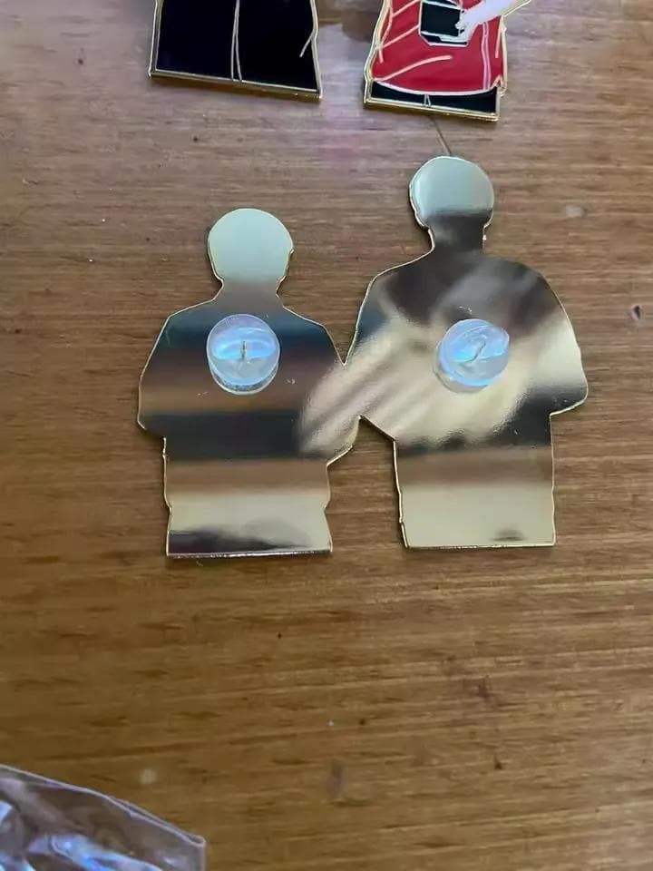 孫穎莎・王楚欽（莎頭）ピンバッジ／全26種セット／メタル徽章 孫穎莎・王楚欽（莎頭）ピンバッジ／全26種セット／メタル徽章 - メルカリ