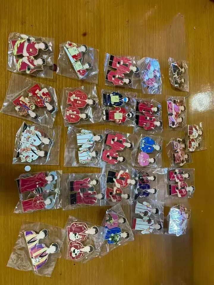 孫穎莎・王楚欽（莎頭）ピンバッジ／全26種セット／メタル徽章 - メルカリ