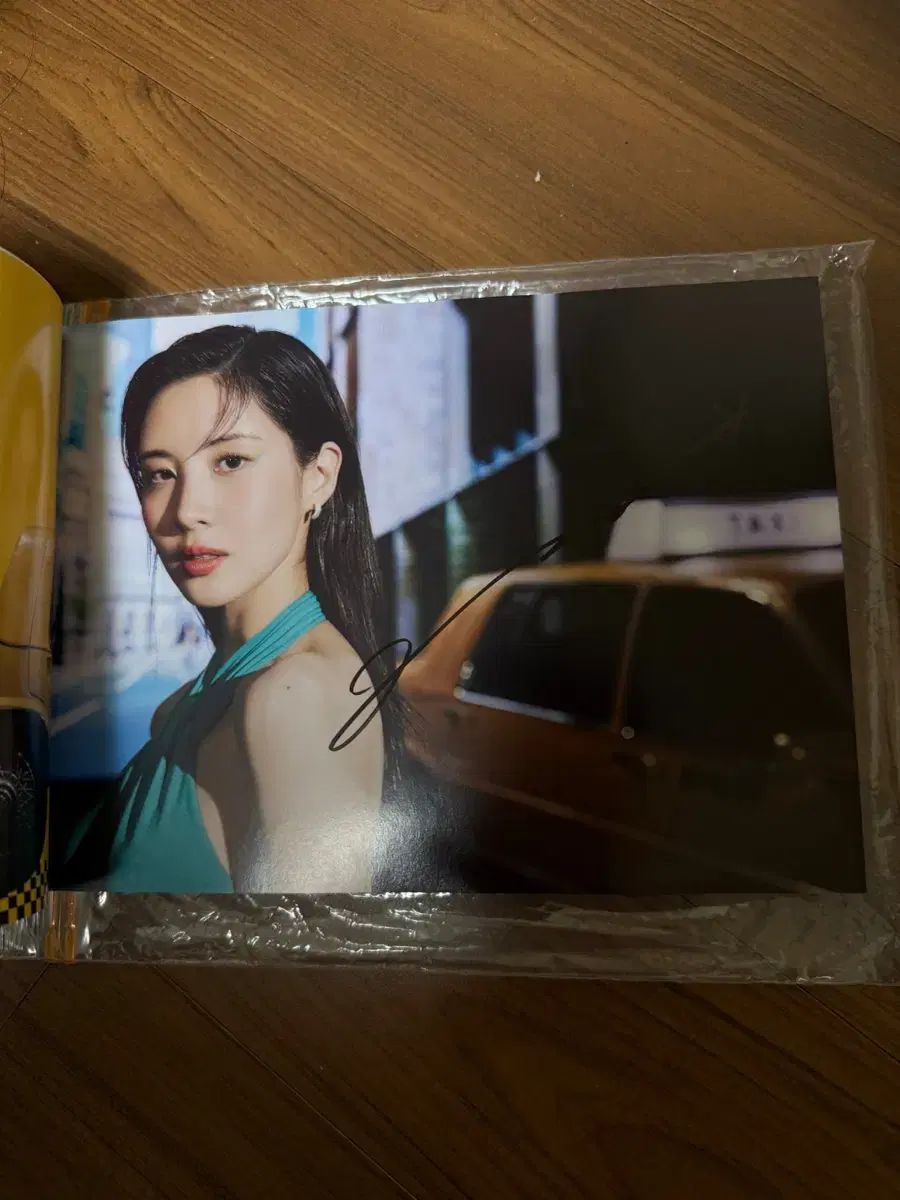 少女時代　into the World ポスター　サイン入り 少女時代 in to the World ポスター サイン入り CD・DVD・ブルーレイ K