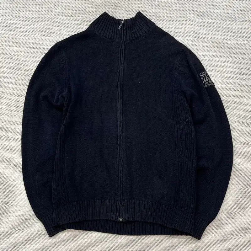 カルバン クライン ニットジップアップ r 2433