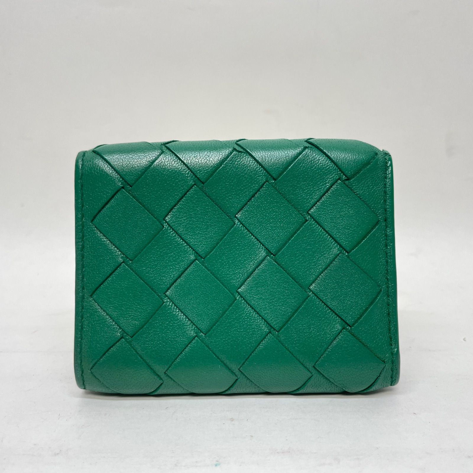 3028 BOTTEGA VENETA ボッテガヴェネタ レザー グリーン マキシイントレチャート 三つ折り財布
