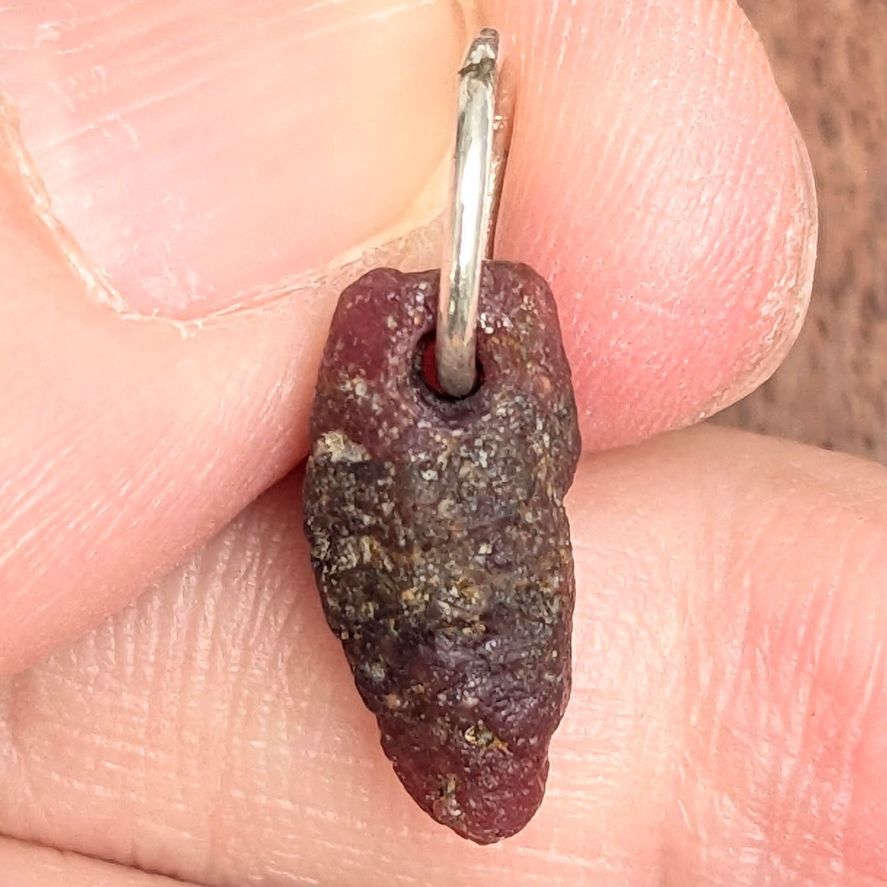 最新 SILVERルビー原石チャーム ミャンマー・モゴック産 PRO207447