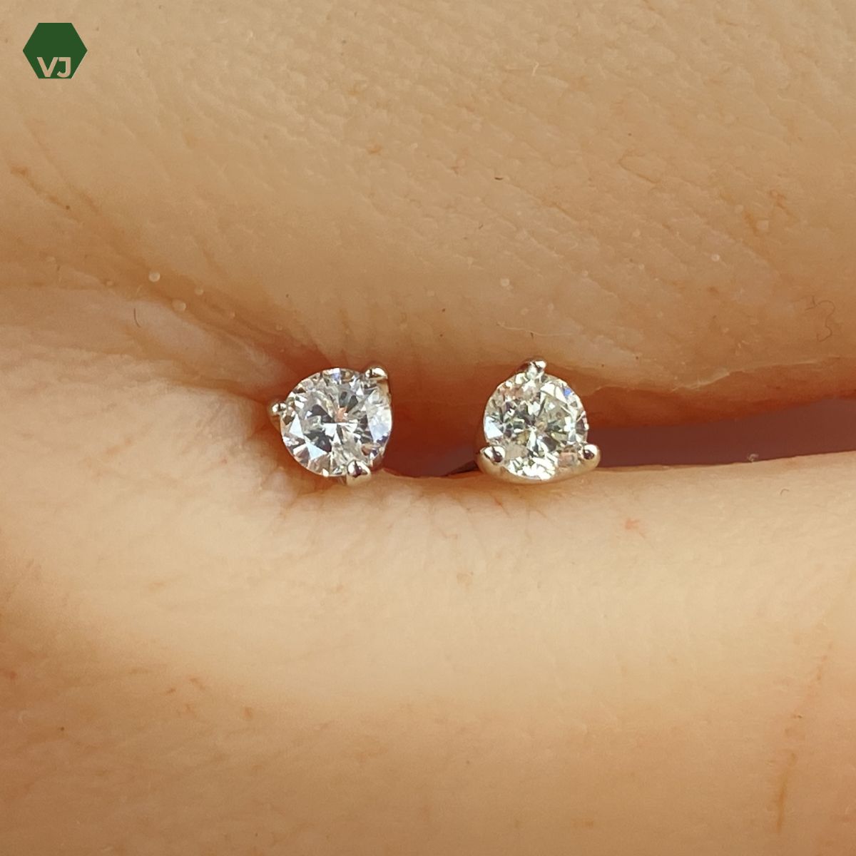  32-23 ダイヤモンド ピアス D 0.15 ct PT 900 By vivid-J ピアス(両耳用) アクセサリー