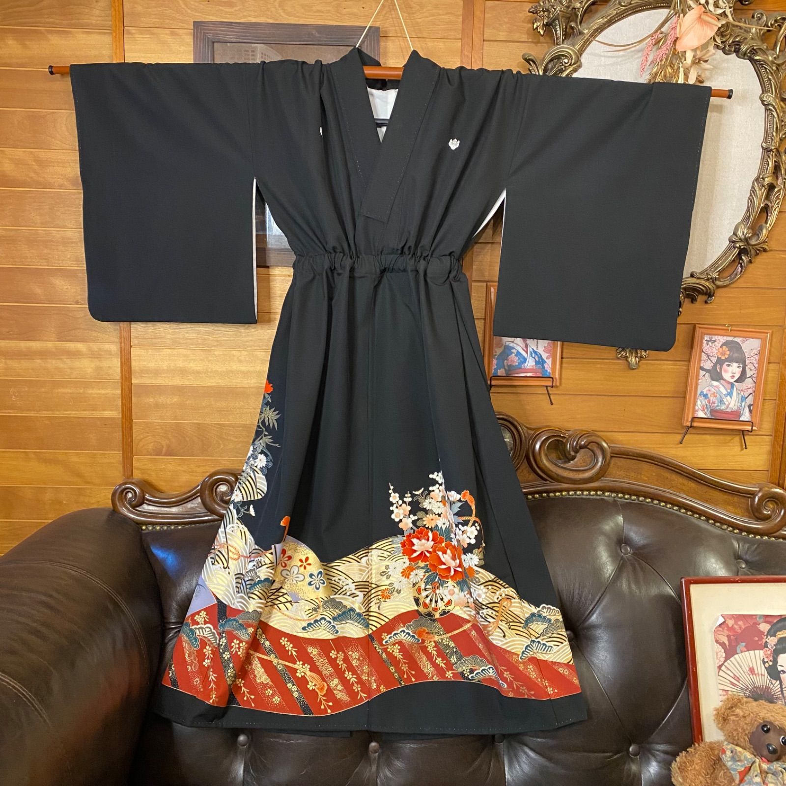  黒留袖 着物 リメイク ワンピース ドレス セミロング 和洋折衷 洗える 化繊 ハンドメイド レトロ 古着 漆黒に浮かぶ 祝福の古典美 TKW-88 黒留袖 着物