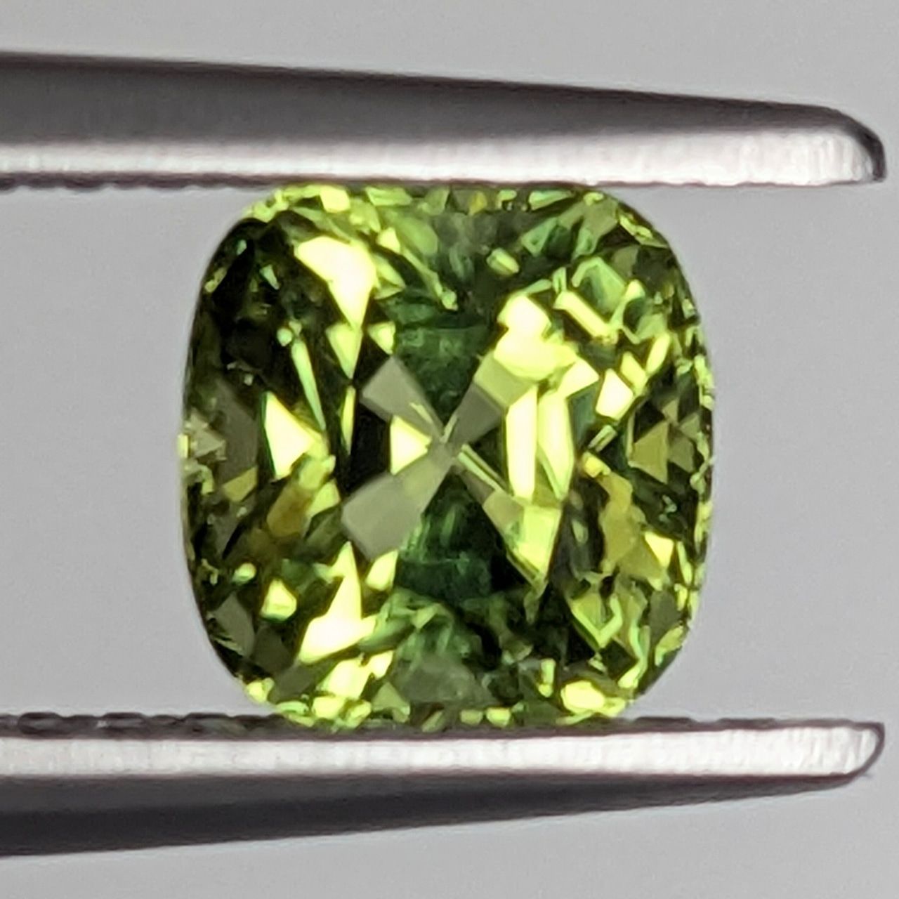 ペリドット ミャンマー モゴック産 1.12 ct
