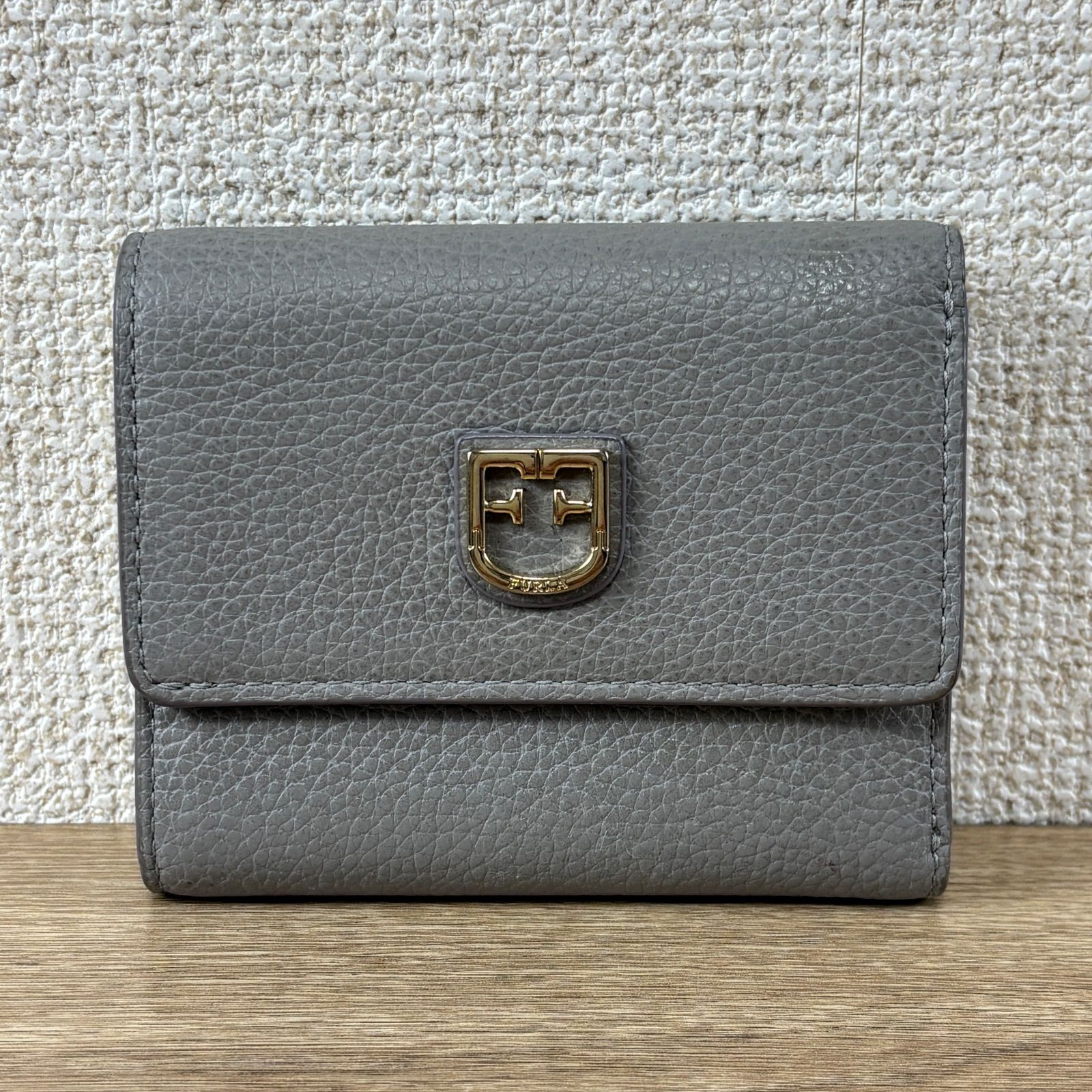 新品 フルラコンパクト三つ折り財布 ロゴ金具グレーウォレットレザー FURLA フルラ 三つ折り財布 コンパクトウォレット レザー グレー
