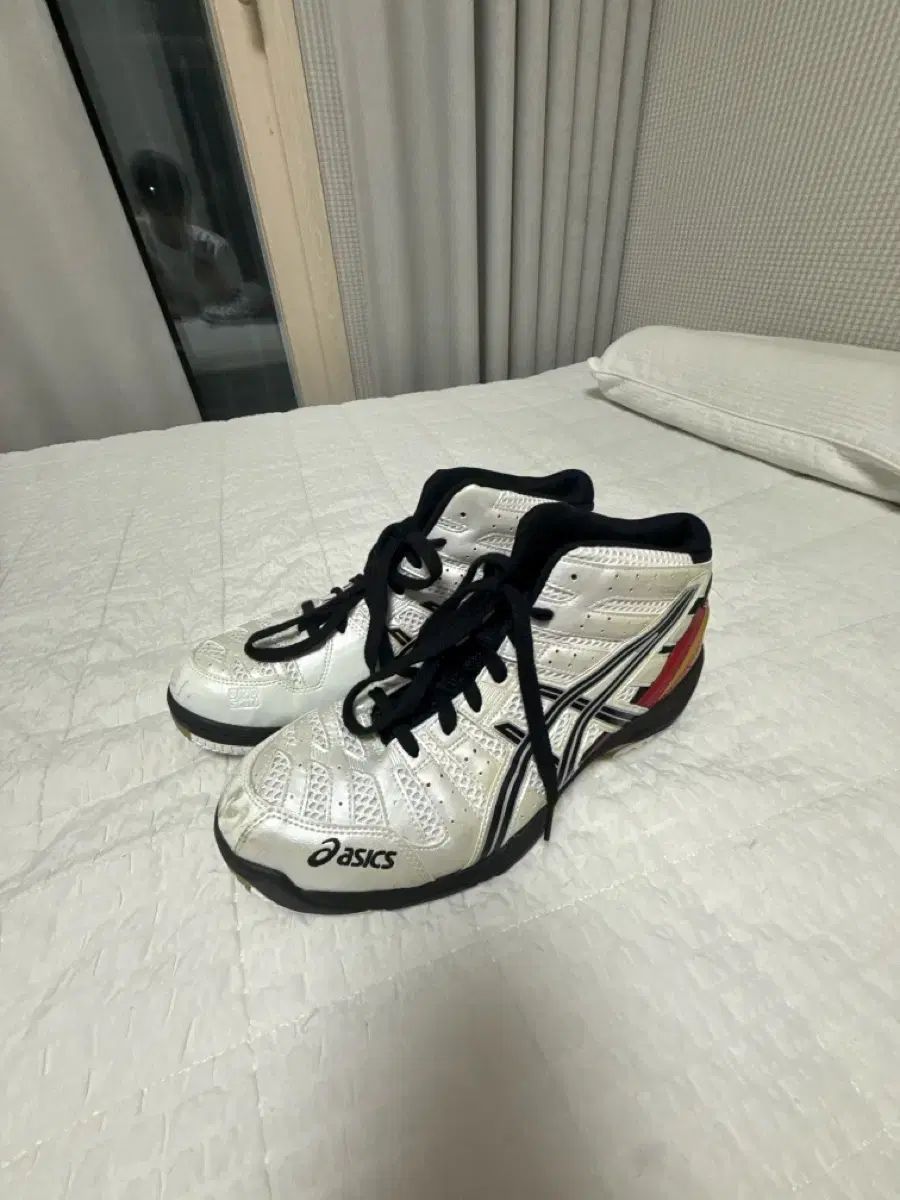 アシックス バレーボールシューズ 白 ブラック