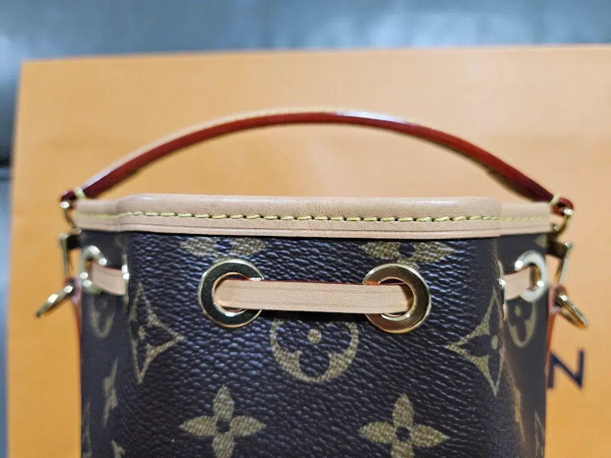  2025 03 ルイヴィトン ナノノエ メッセンジャーバッグ ショルダーバッグ