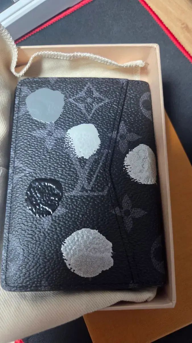 ルイヴィトン オーガナイザー 草間彌生