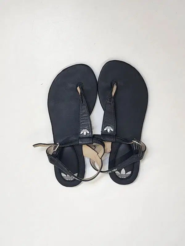 ADIDAS パブリナ サンダル 225