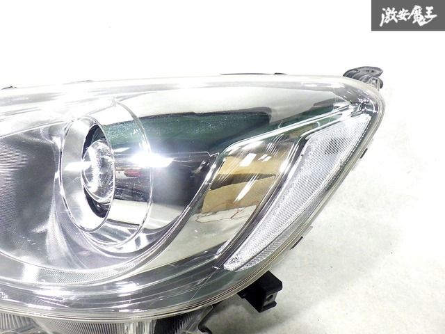 トヨタアクアNHP10 中期　右LEDヘッドライト KOITO 52-293 アクア 2177841 NHP10 中期 右ライト LED KOITO 52-293 AQUA