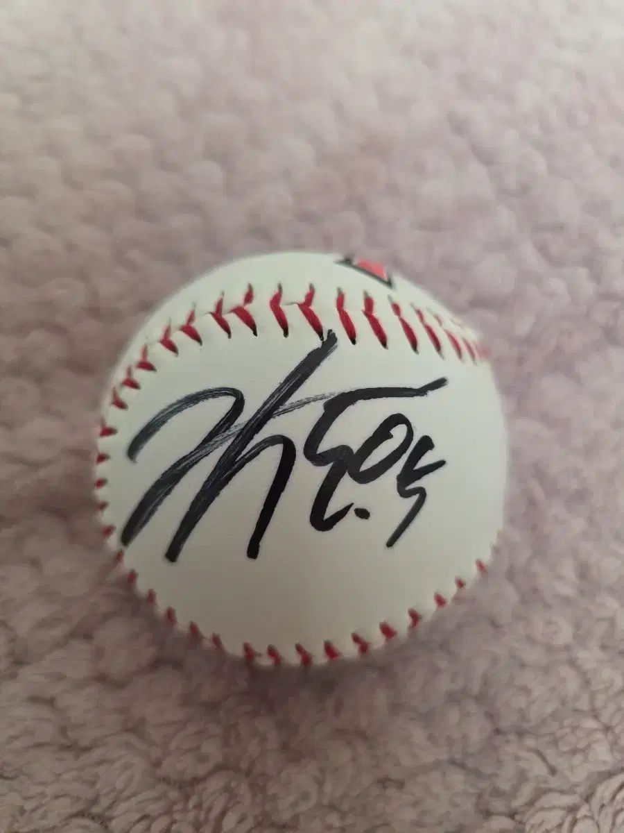 nct ドヨン　サインボール KIAキム・ドヨン(DOYOUNG) サイン入りボール 在庫整理 - メルカリ