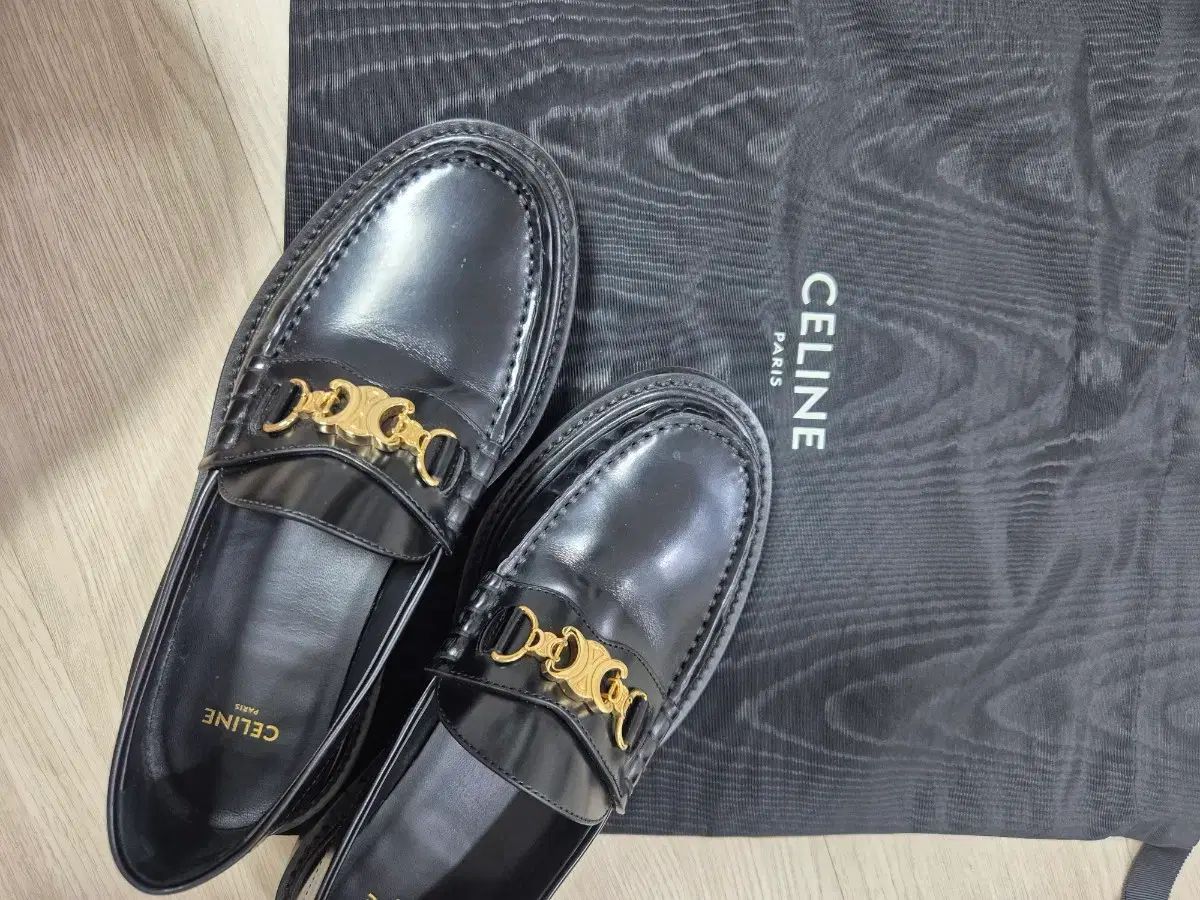 セリーヌ トリオンフ ローファー ブラック 37