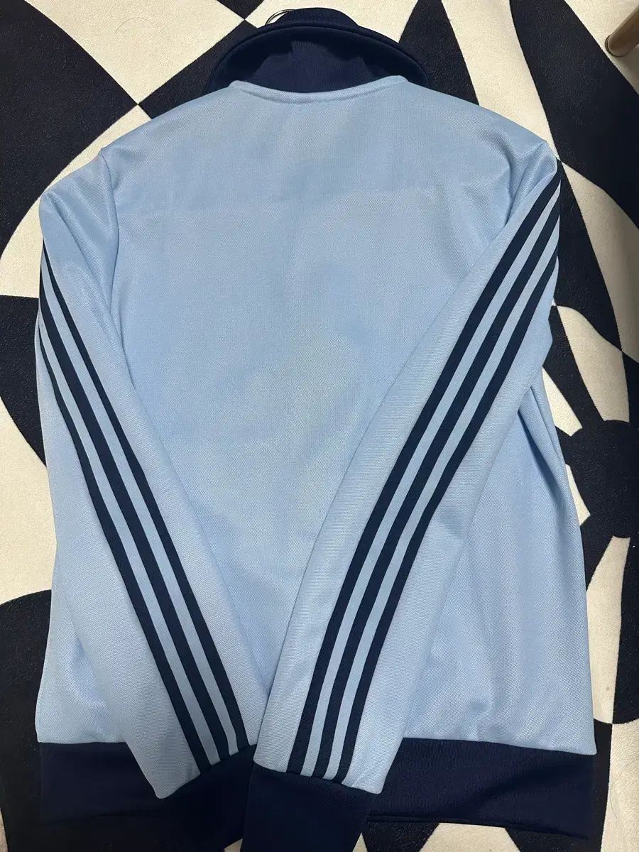 トラックジャージ