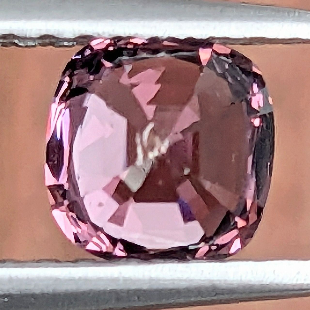 ピンクスピネル ミャンマー・モゴック産【0.81ct】PRO207499 - メルカリ