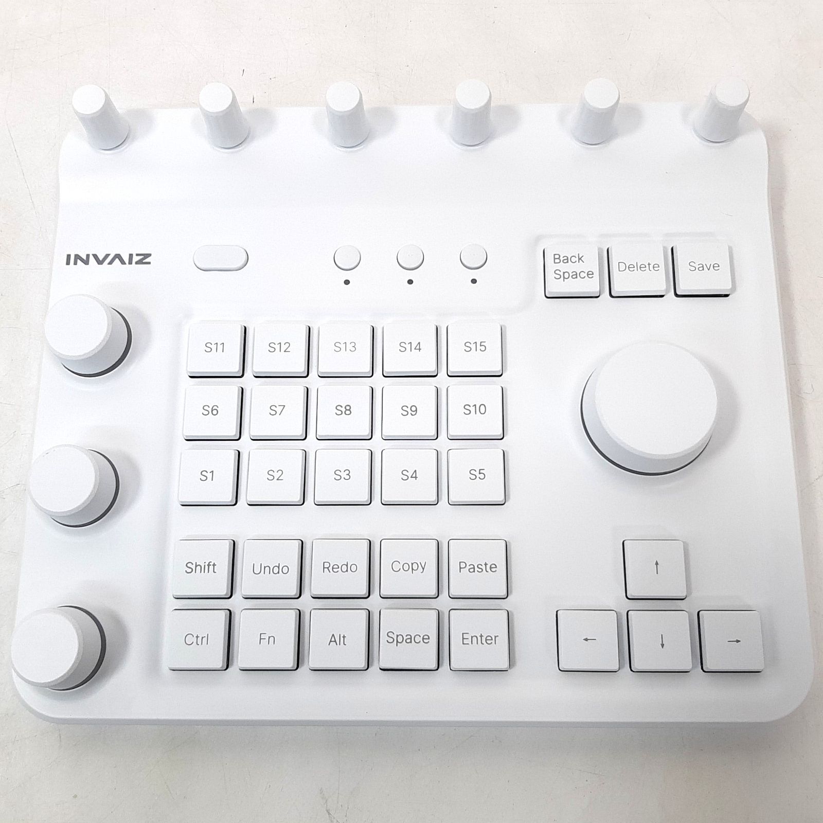 左手デバイス　INVAIZ Grid Pro ホワイト INVAIZ Grid Pro 左手デバイス ホワイト 通電確認のみ 現状品 - メルカリ