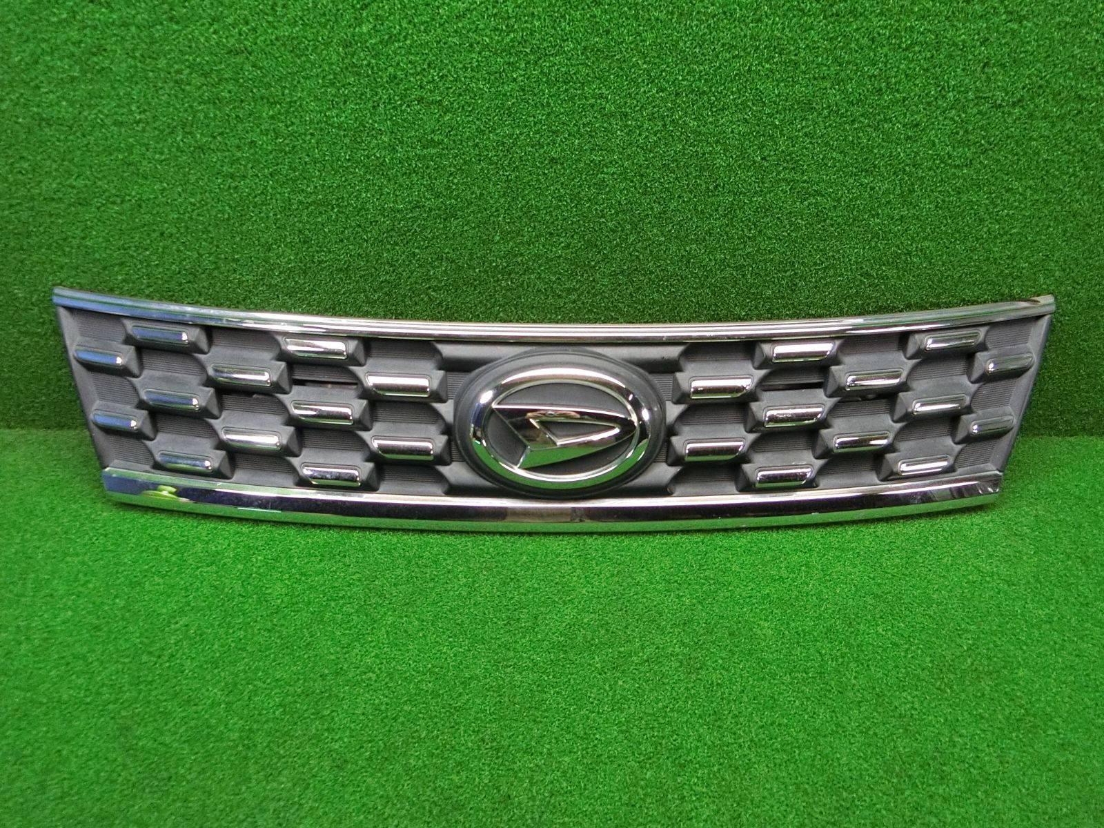 12684] 送料無料 ダイハツ ムーヴ LA150S フロントグリル 53105-B2251