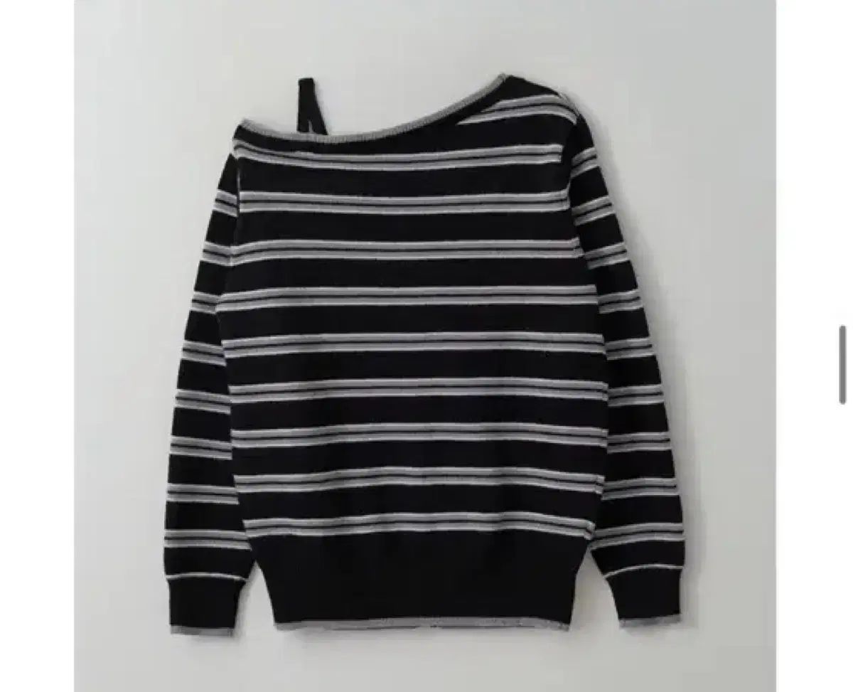 ワンショルダー オフショルダー