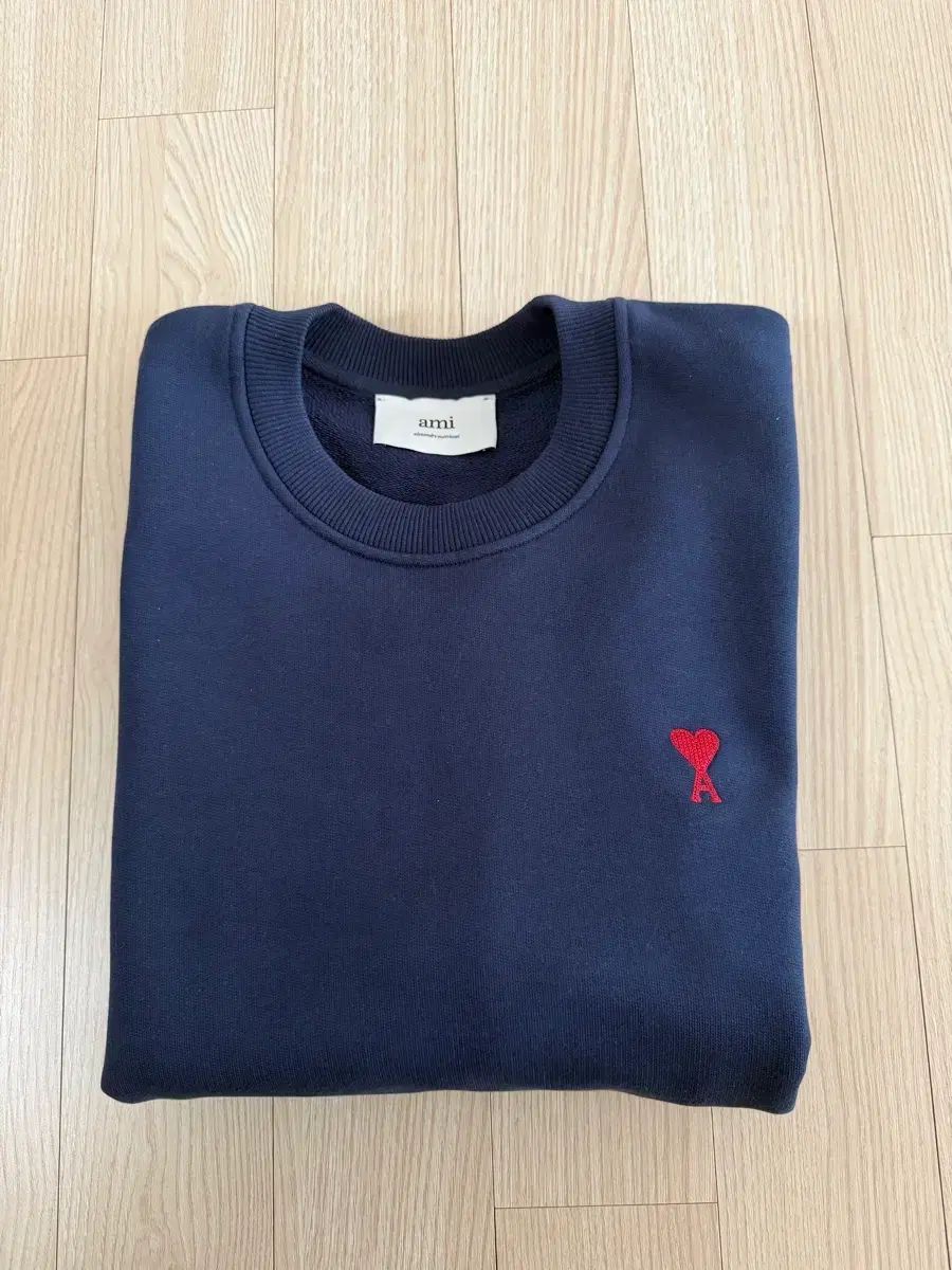 アミ スモール ハート ロゴ ネイビー スウェット