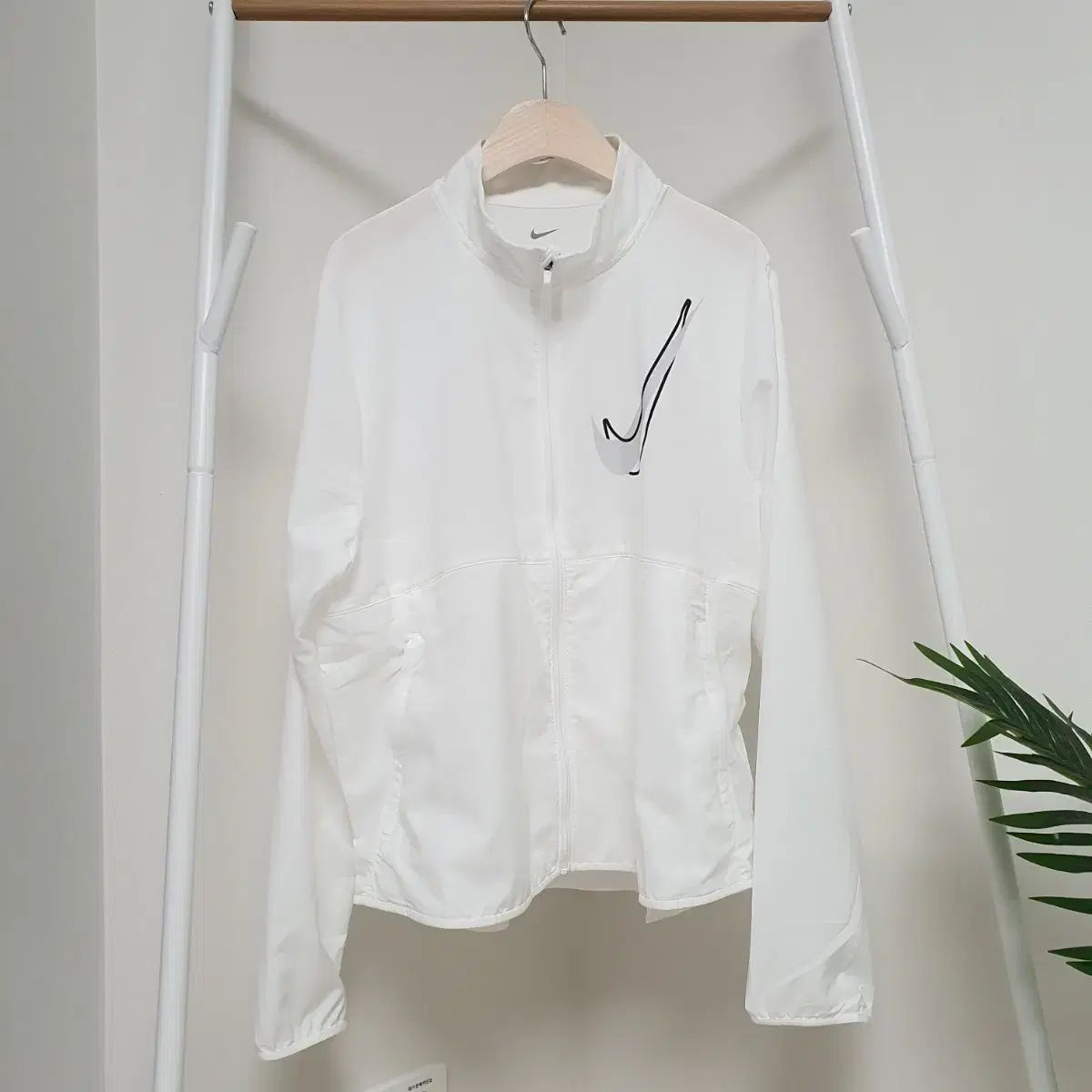 ナイキ ドライフィット ランニングジップアップ ジャケット 白 ブラック