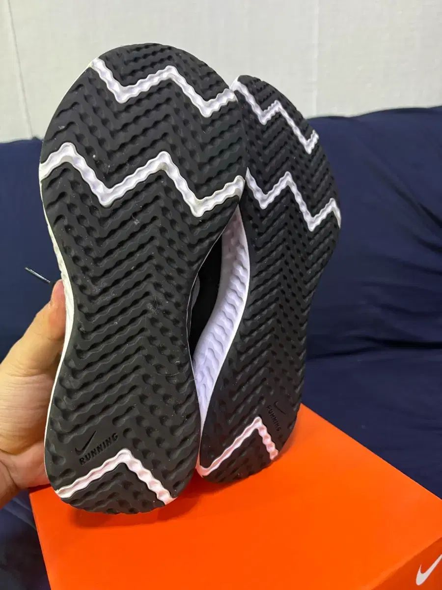 NIKE ランニングシューズ PUMA パレルモ