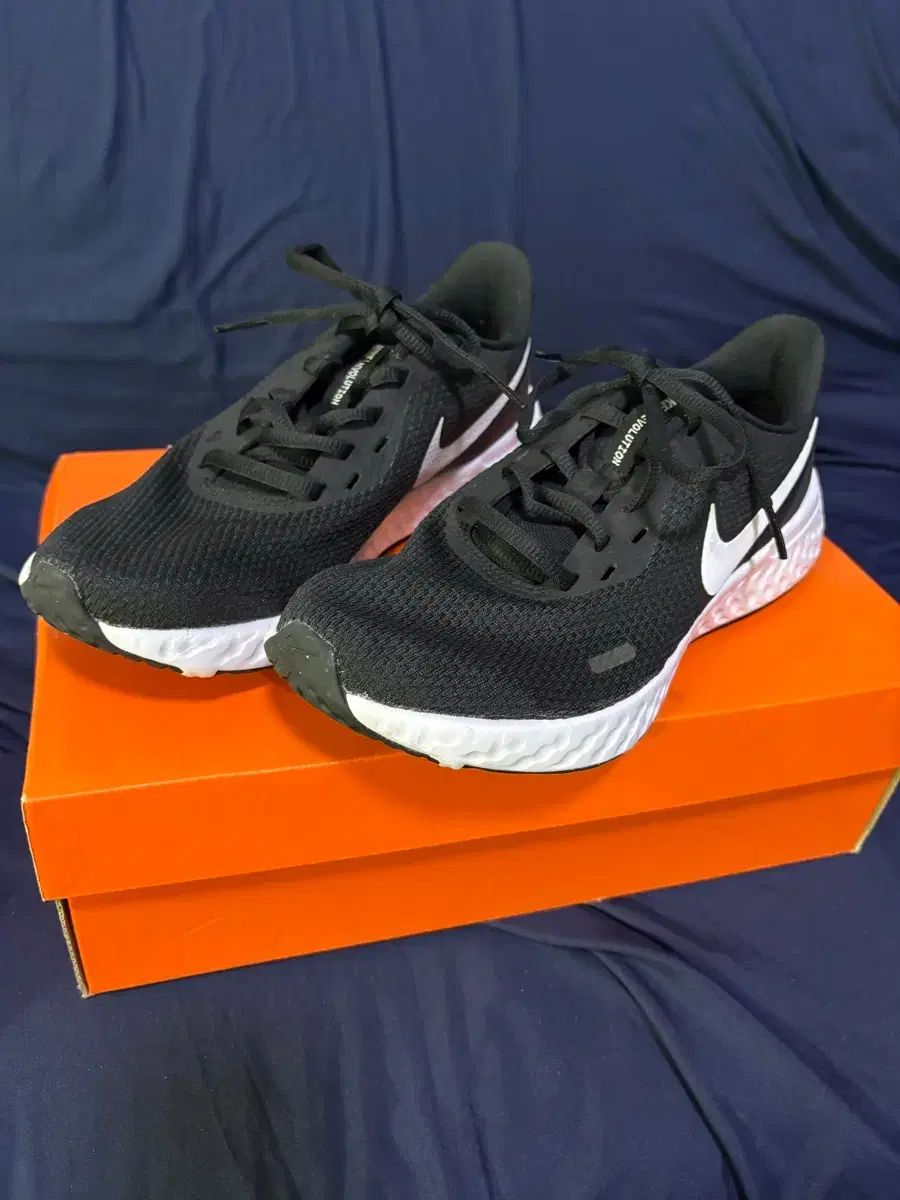 NIKE ランニングシューズ PUMA パレルモ