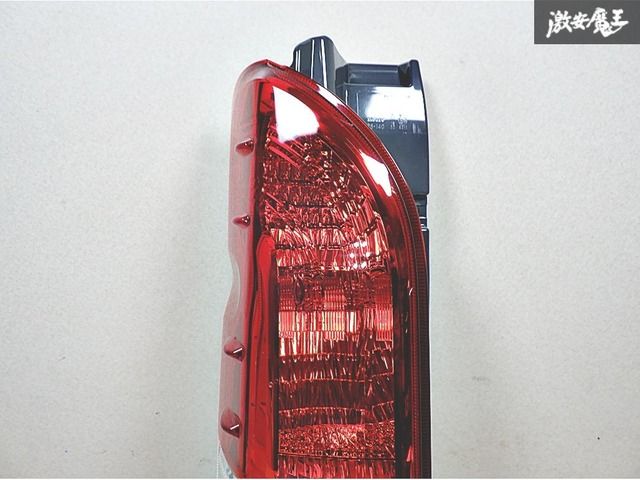 新車外し品 トヨタ 純正 200系 ハイエース 4型 5型 6型 7型 後期 左