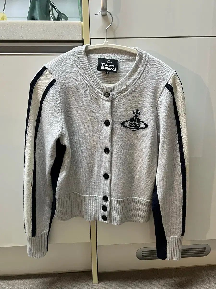 Vivienne Westwood グレー ボタン付きカーディガン Vivienne Westwood グレー カーディガン S - メルカリ