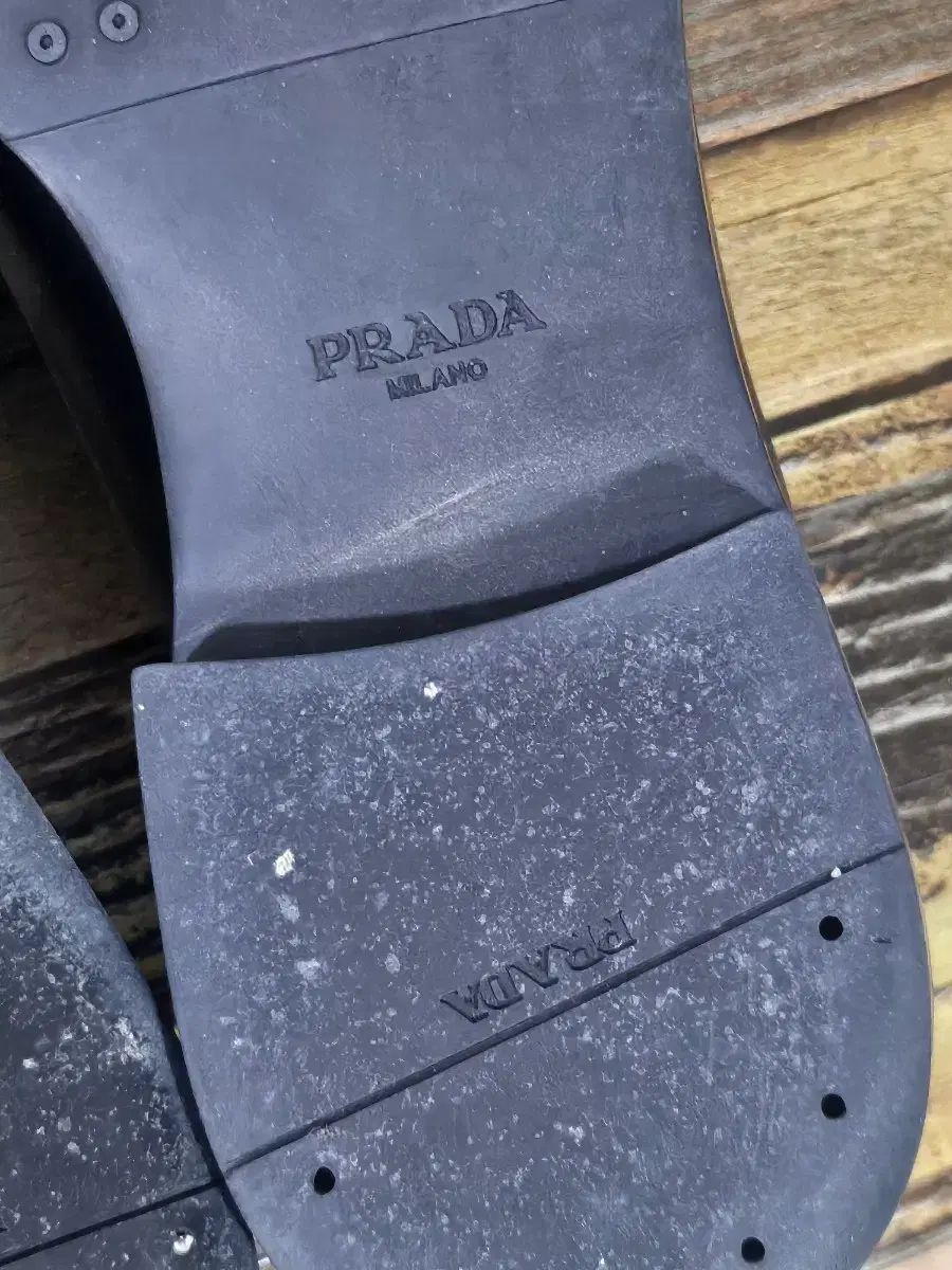 プラダ ダービーシューズ