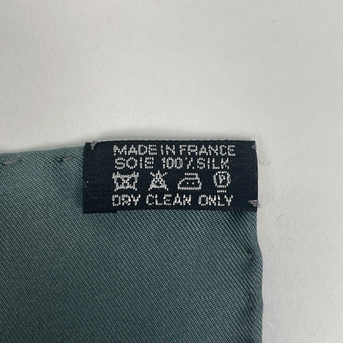 エルメス HERMES カレ 90 LE FLEUVE SACRE 聖なる大河 スカーフ シルク グレー マルチ レディース