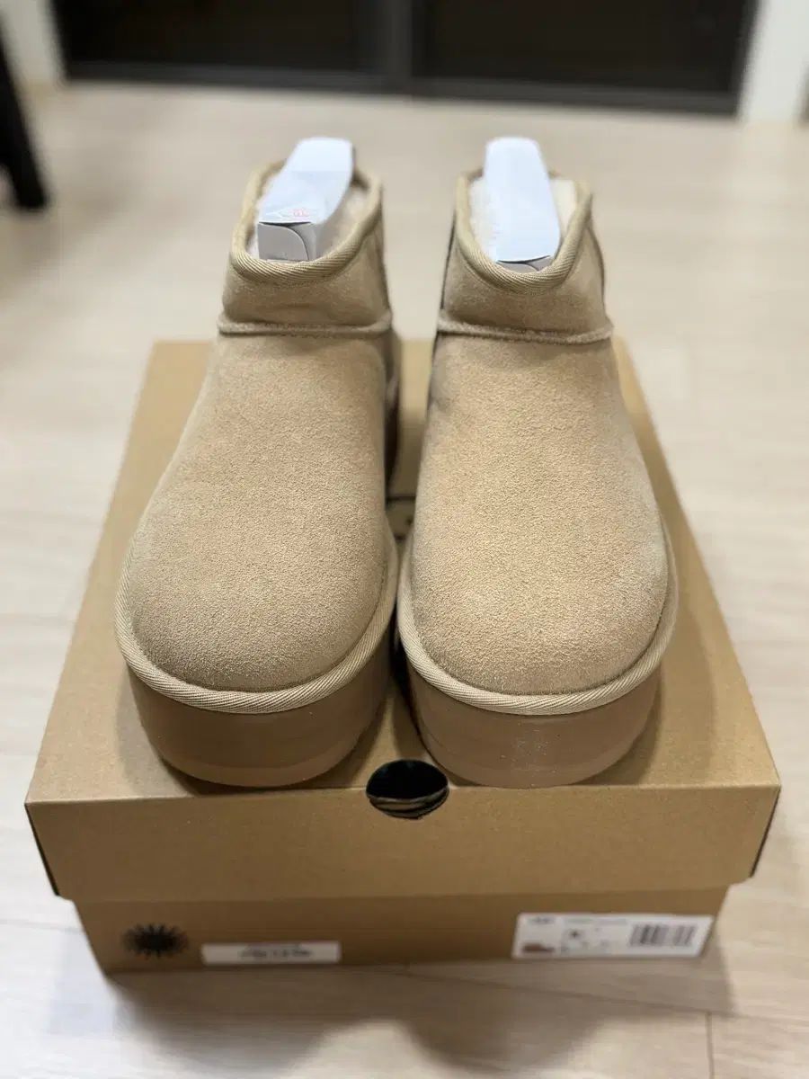 UGG アグ クラシック ミニ フラットフォーム ブーツ 8 250