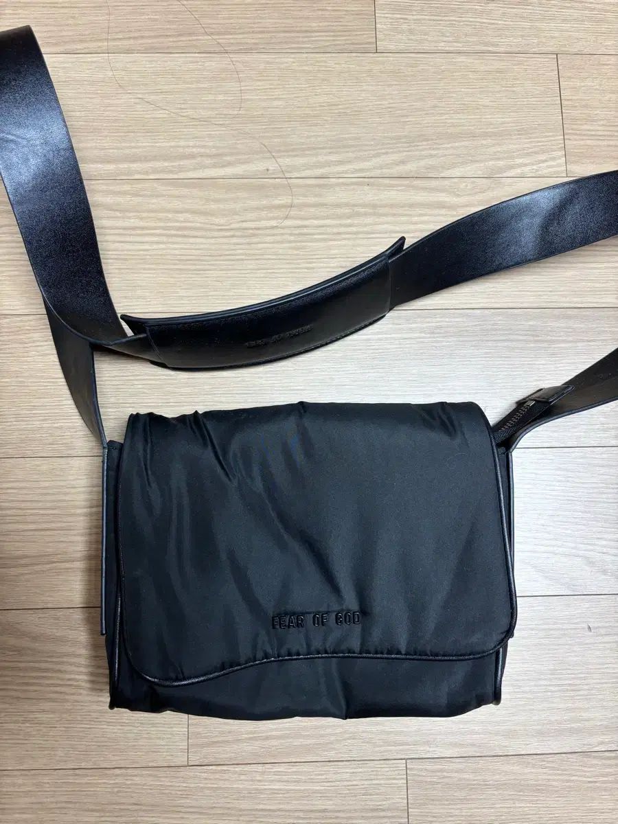 フィアオブゴッド ブラック メッセンジャーバッグ