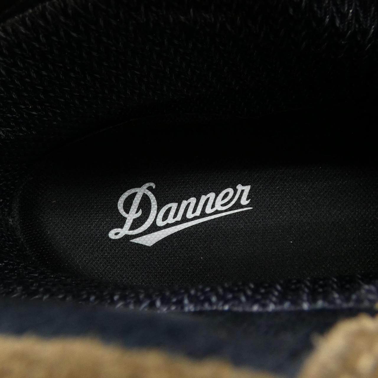 DANNER D