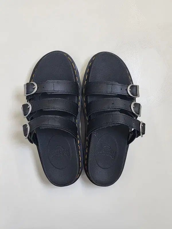 DR MARTENS ブ スライド 250