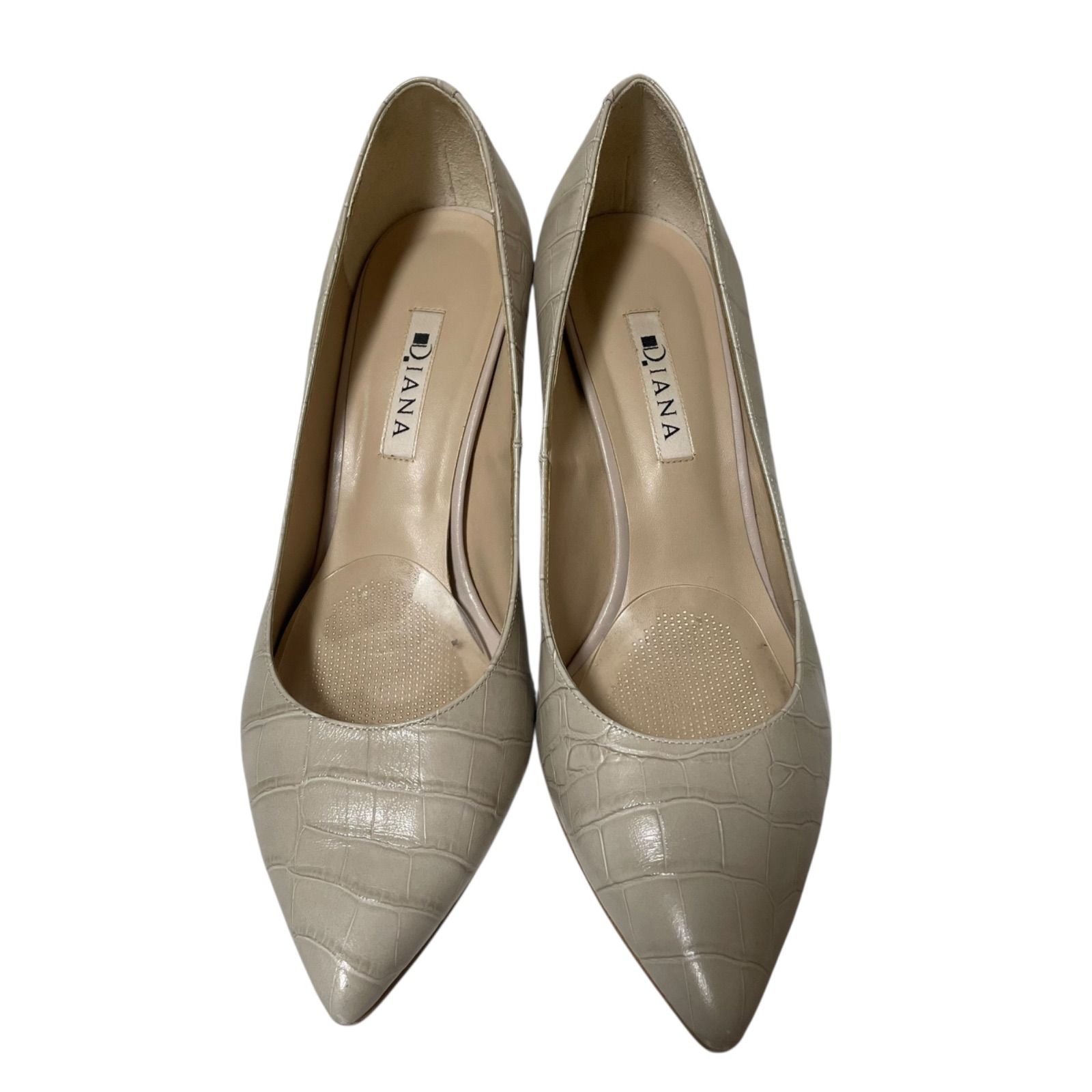美品✨DIANA ダイアナ　クロコ　ポインテッドパンプス　ベージュ　24 美品 】DIANA ダイアナ クロコ型押し パンプス 23.5㎝ ベージュ - メルカリ